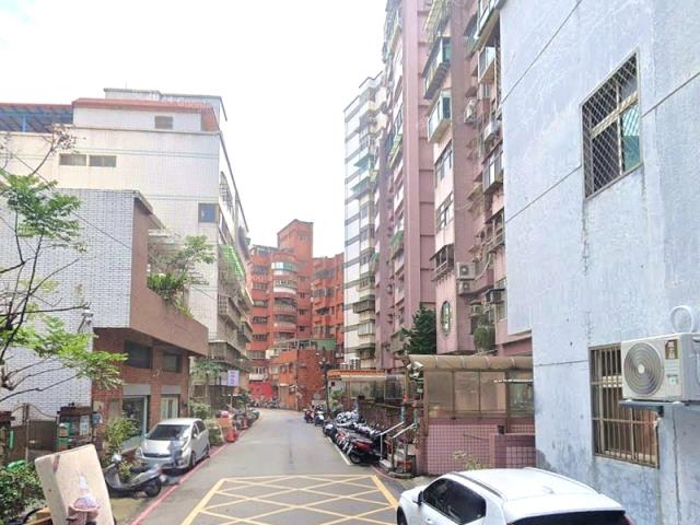 新北八里大樓法拍-1